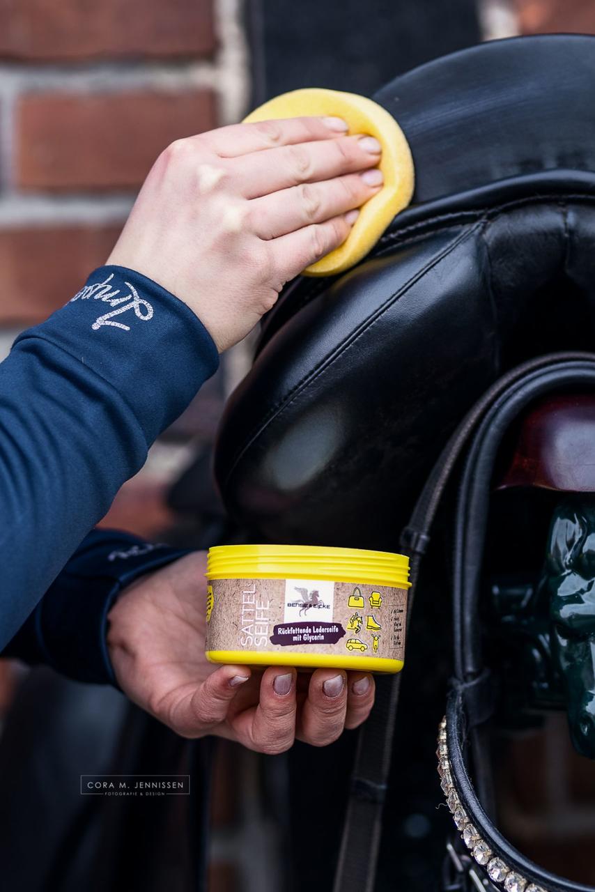 Bense & Eicke Savon pour selle avec éponge