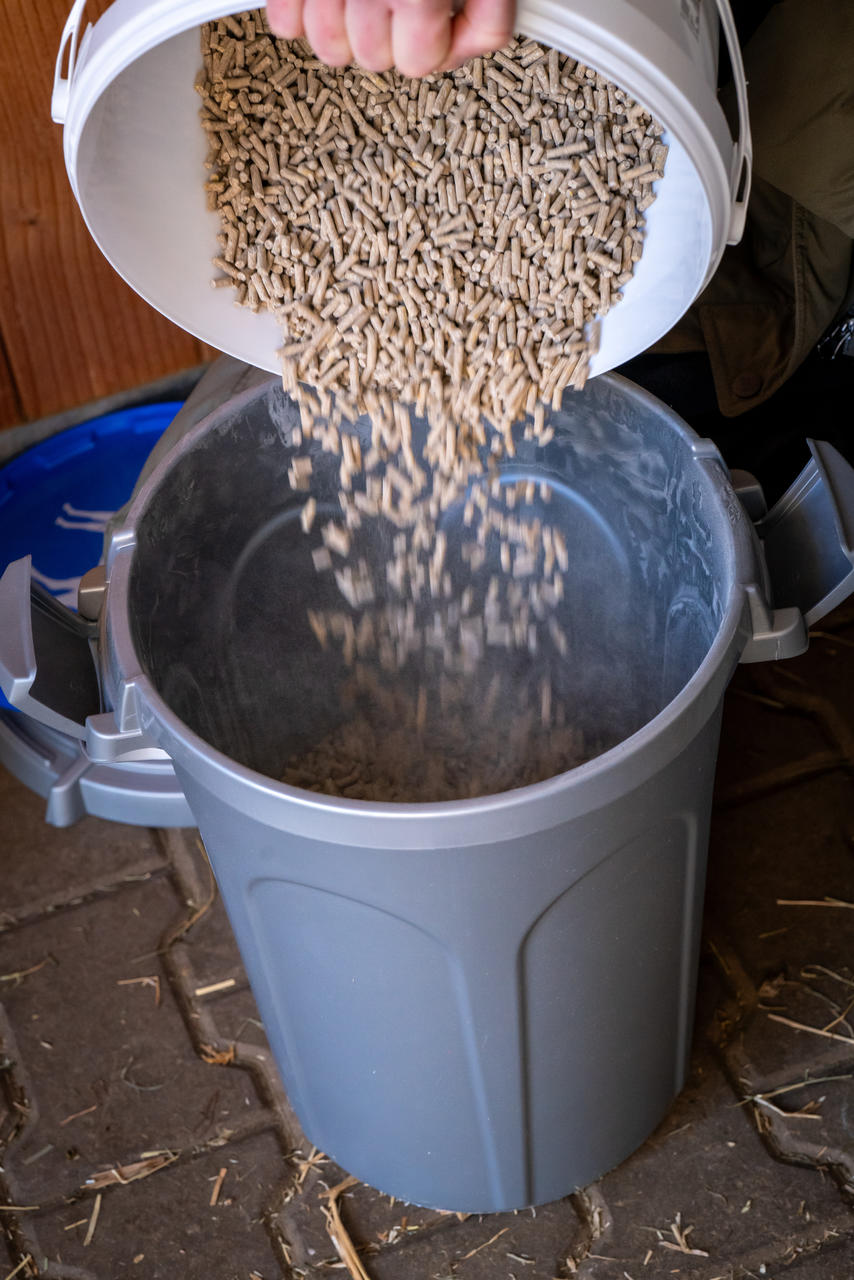 Kerbl Conteneur alimentaire Jerry, avec couvercle, 23 litres